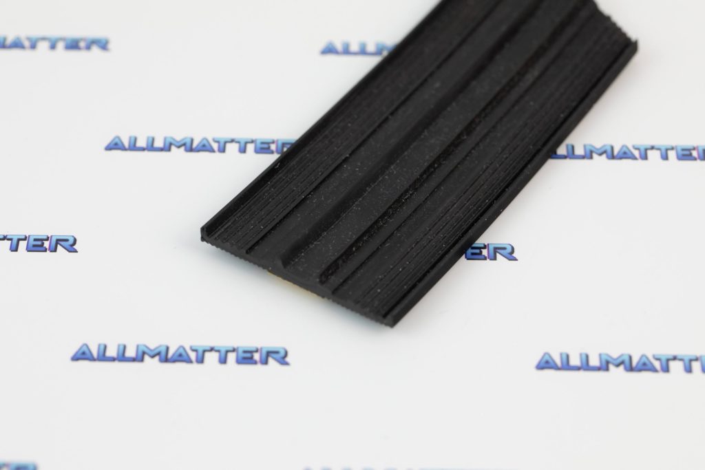 Guma na legary SD12 o długości 6 cm w kolorze czarnym