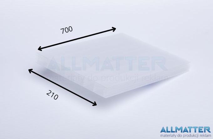 Przezroczyste arkusze o wymiarach 700 na 210 mm