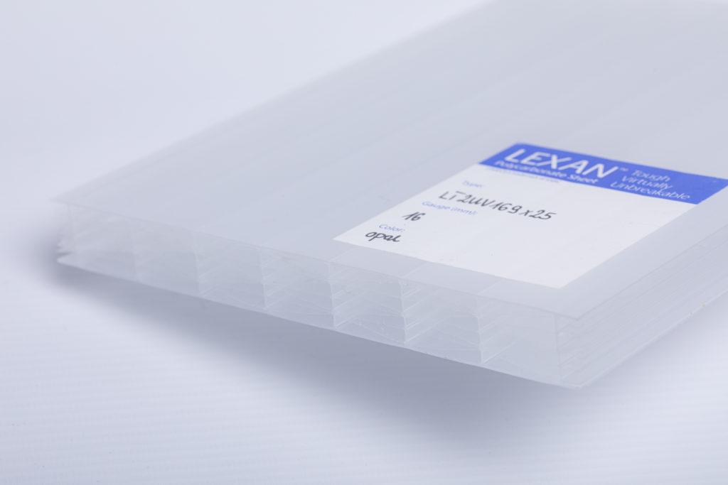 Przezroczysta płyta poliwęglanowa LEXAN z etykietą i wymiarami