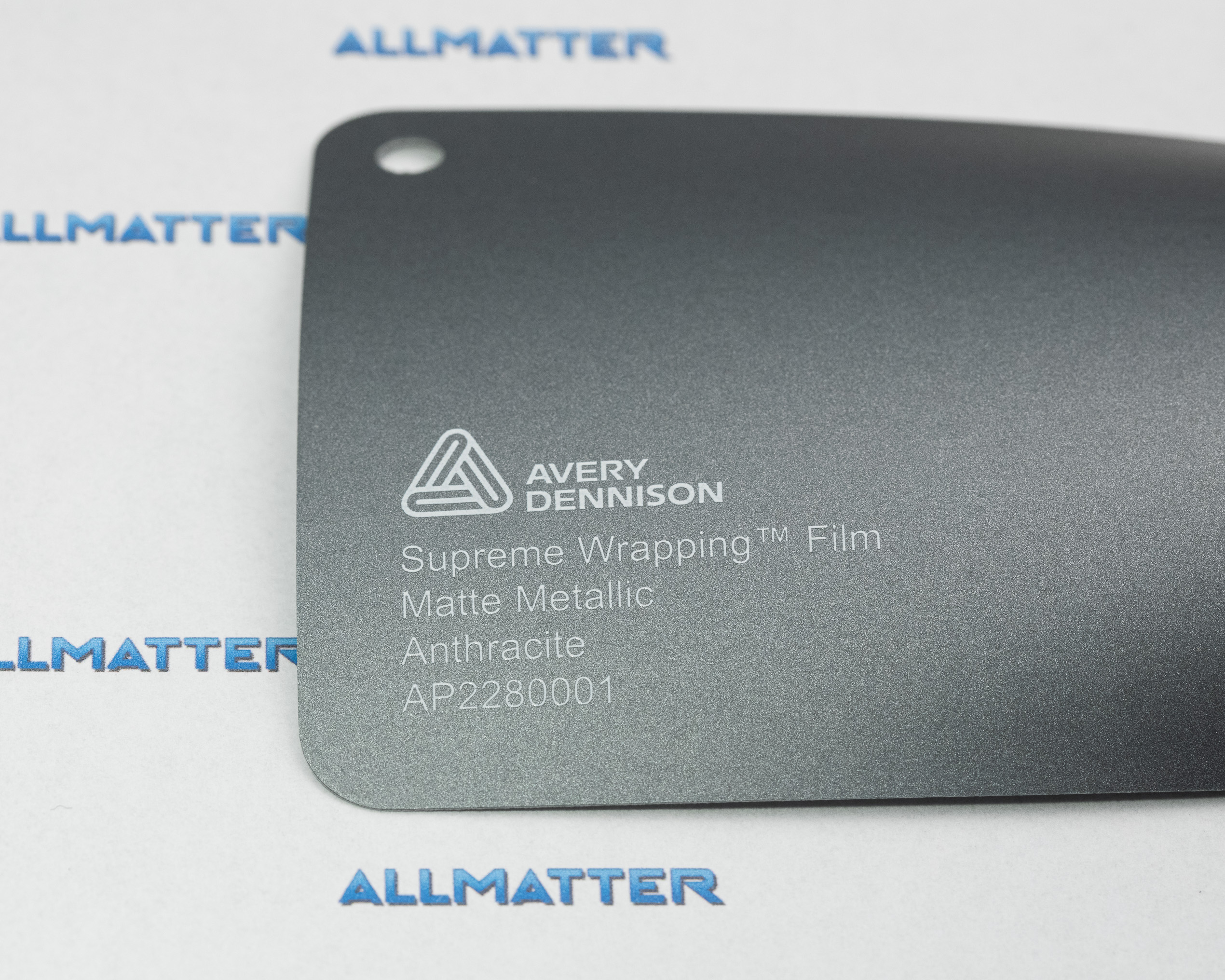 Próbka folii matowej metalicznej w kolorze antracytowym od Avery Dennison