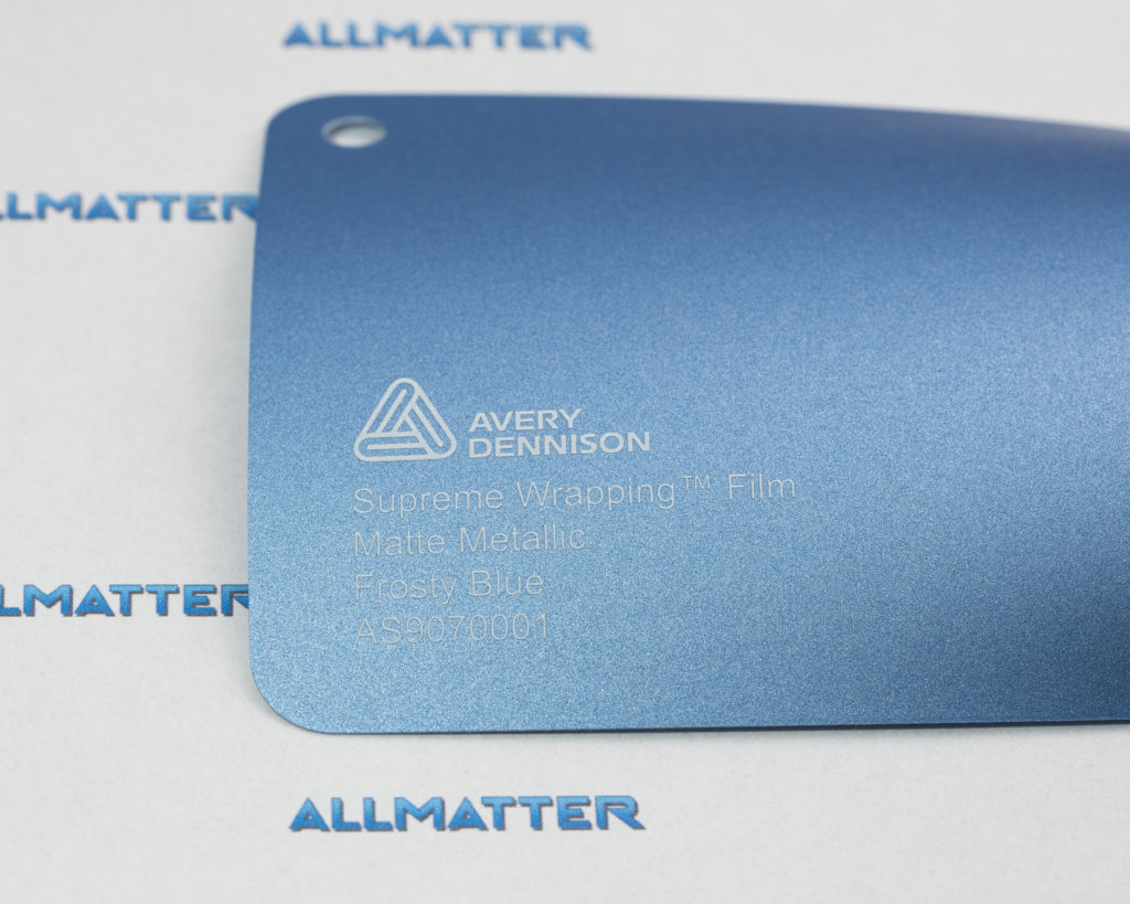 Próbka folii matowej metalicznej w kolorze mroźnego niebieskiego