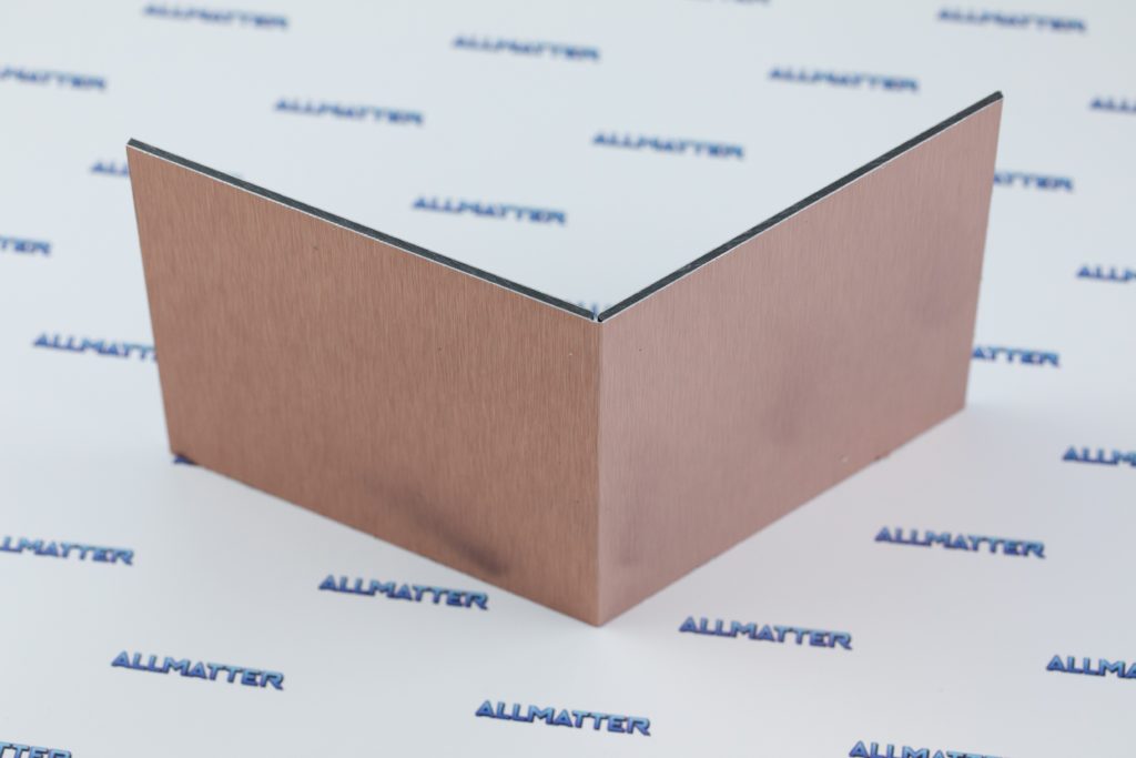 Płyta kompozytowa Dibond w miedzianym odcieniu, struktura szczotkowana