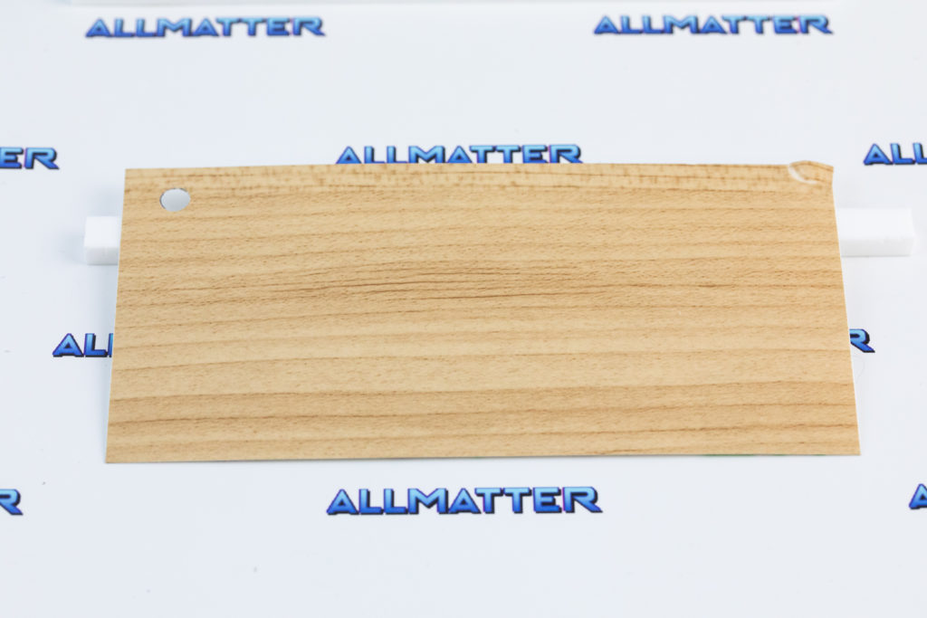 Folia architektoniczna w kolorze klonu naturalnego z otworem do zawieszenia