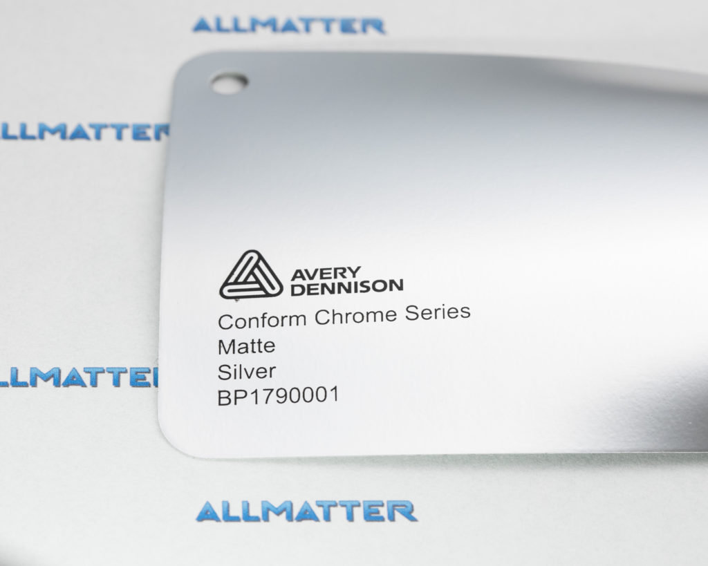Próbka folii matowej srebrnej z serii Conform Chrome Avery Dennison