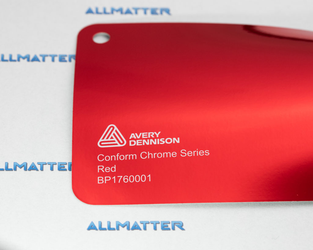 Próbka folii w kolorze czerwonym z serii Conform Chrome Avery Dennison