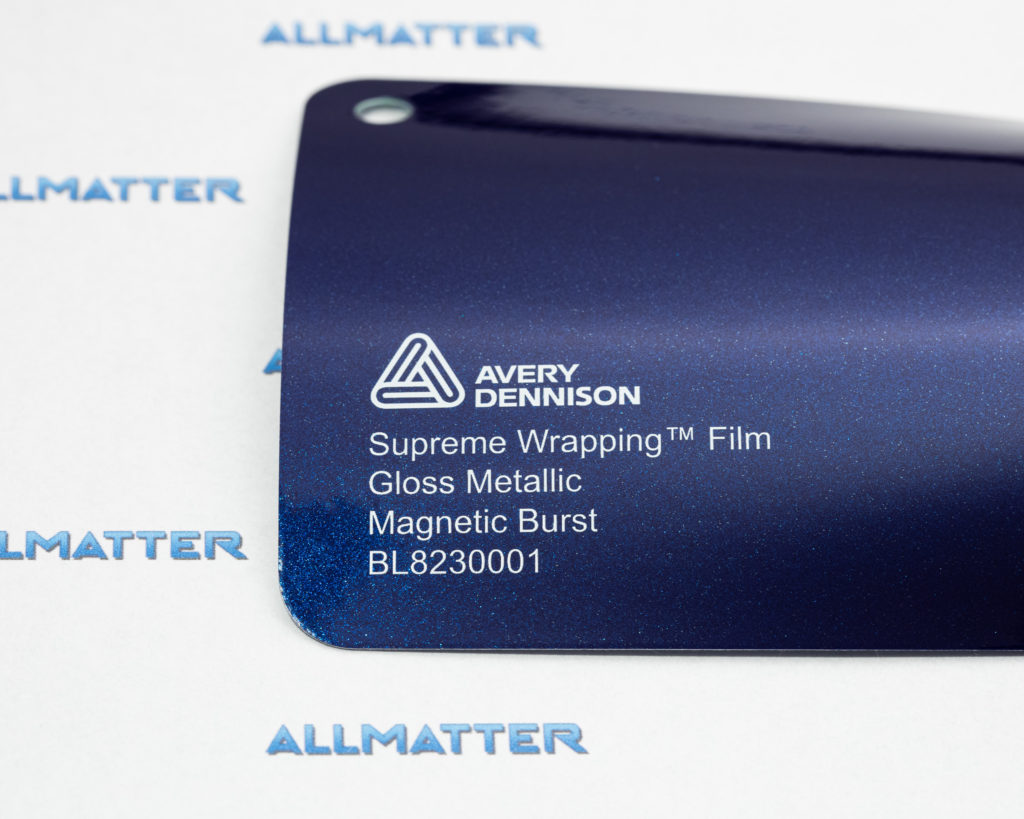 Próbka folii Avery Dennison w kolorze Metallic Burst z opisem