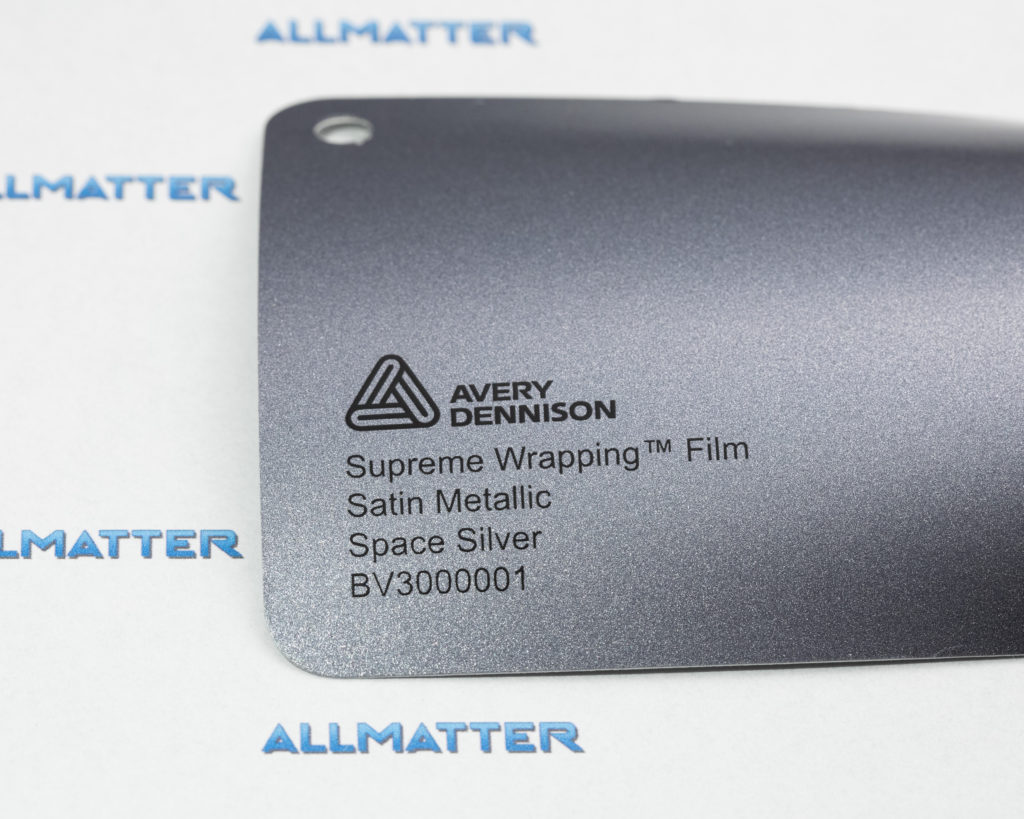 Próbka folii Avery Dennison w kolorze Space Silver Satin Metallic