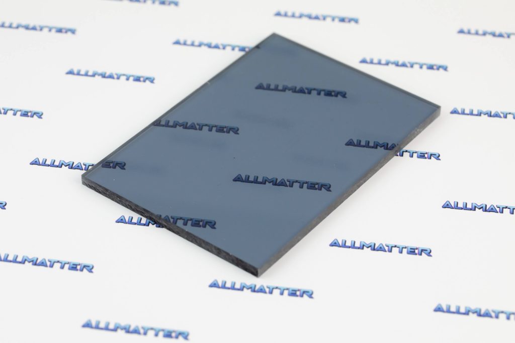 Szary poliwęglan lity na tle z logo Allmatter