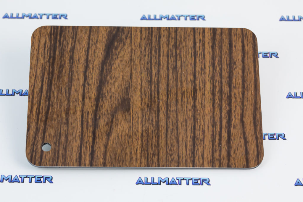 Płyta DIBOND w kolorze matowego orzecha o wymiarach 1,25×3,05 m