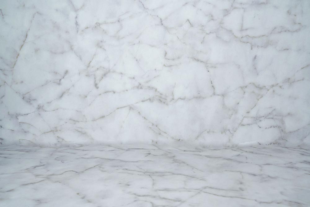 Biała folia architektoniczna z marmurowym wzorem w tle