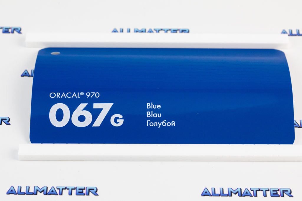 Folia samochodowa Oracal 970 w kolorze niebieskim 067G