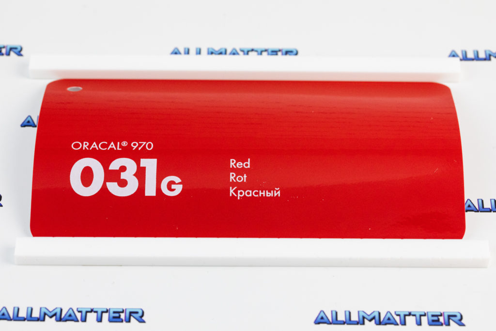 Folia samochodowa Oracal 970 w kolorze czerwonym 031G