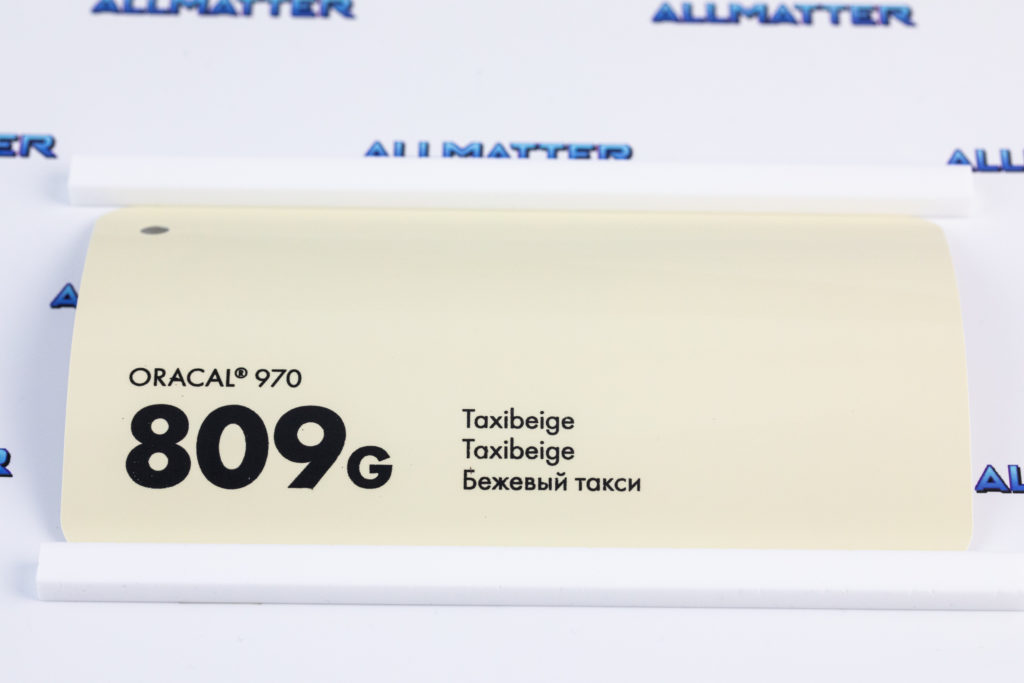 Folia samochodowa Oracal 970 w odcieniu taxibeige 809G